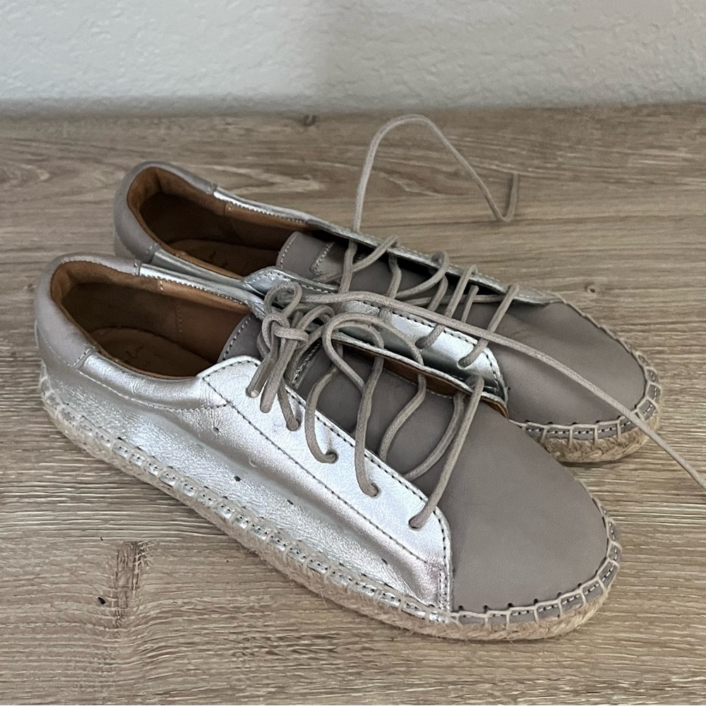 Manuela De Juan Girls European 33 Silver Metallic Lace Up Espadrille’s